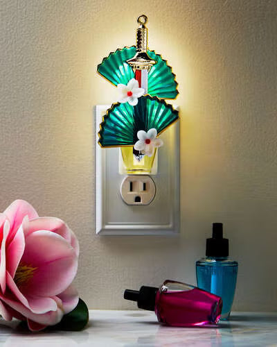 BATH & BODY WORKS Mulan Nightlight – Wallflowers Fragrance Plug Decorativo