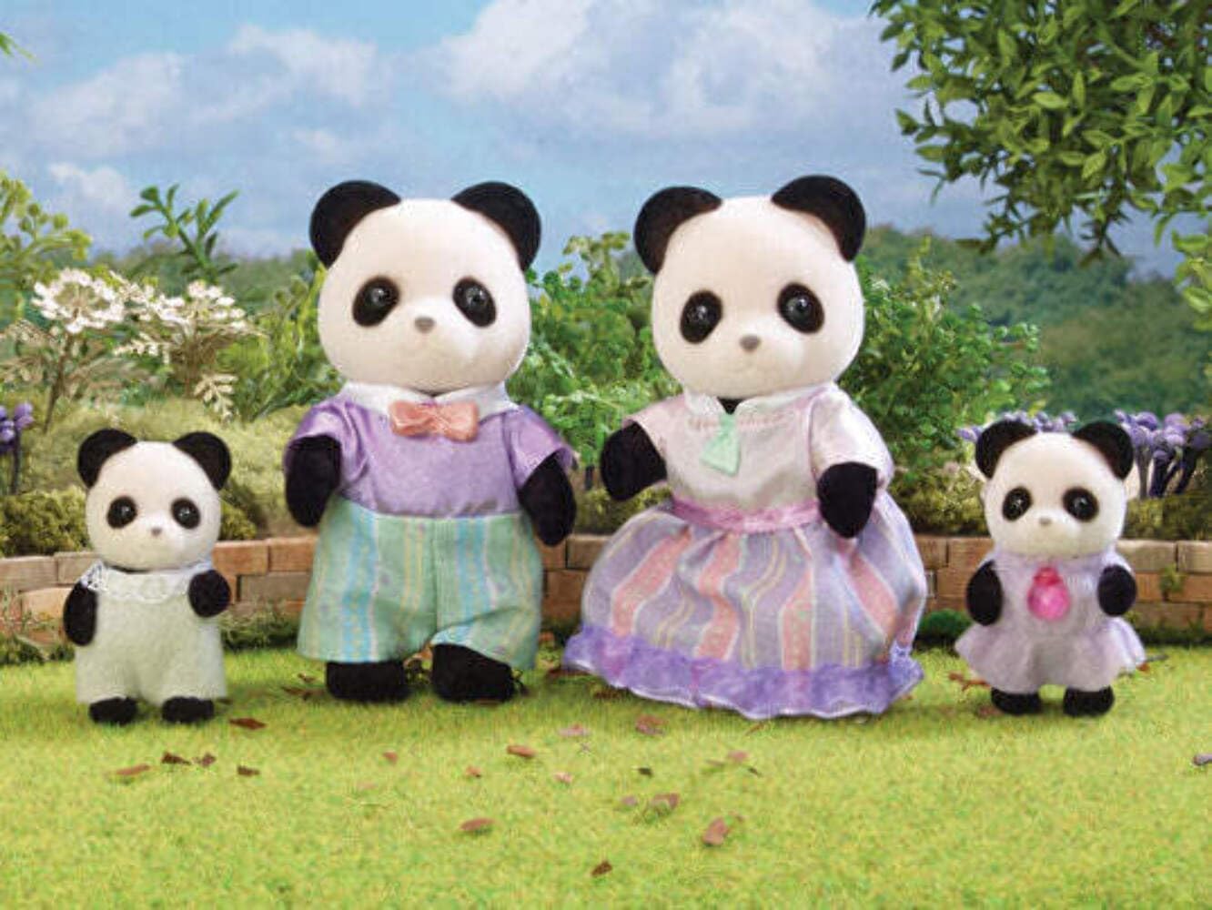 Sylvanian Families Pookie Panda Family (5529) – Set De 4 Figuras Coleccionables Con Ropa Removible