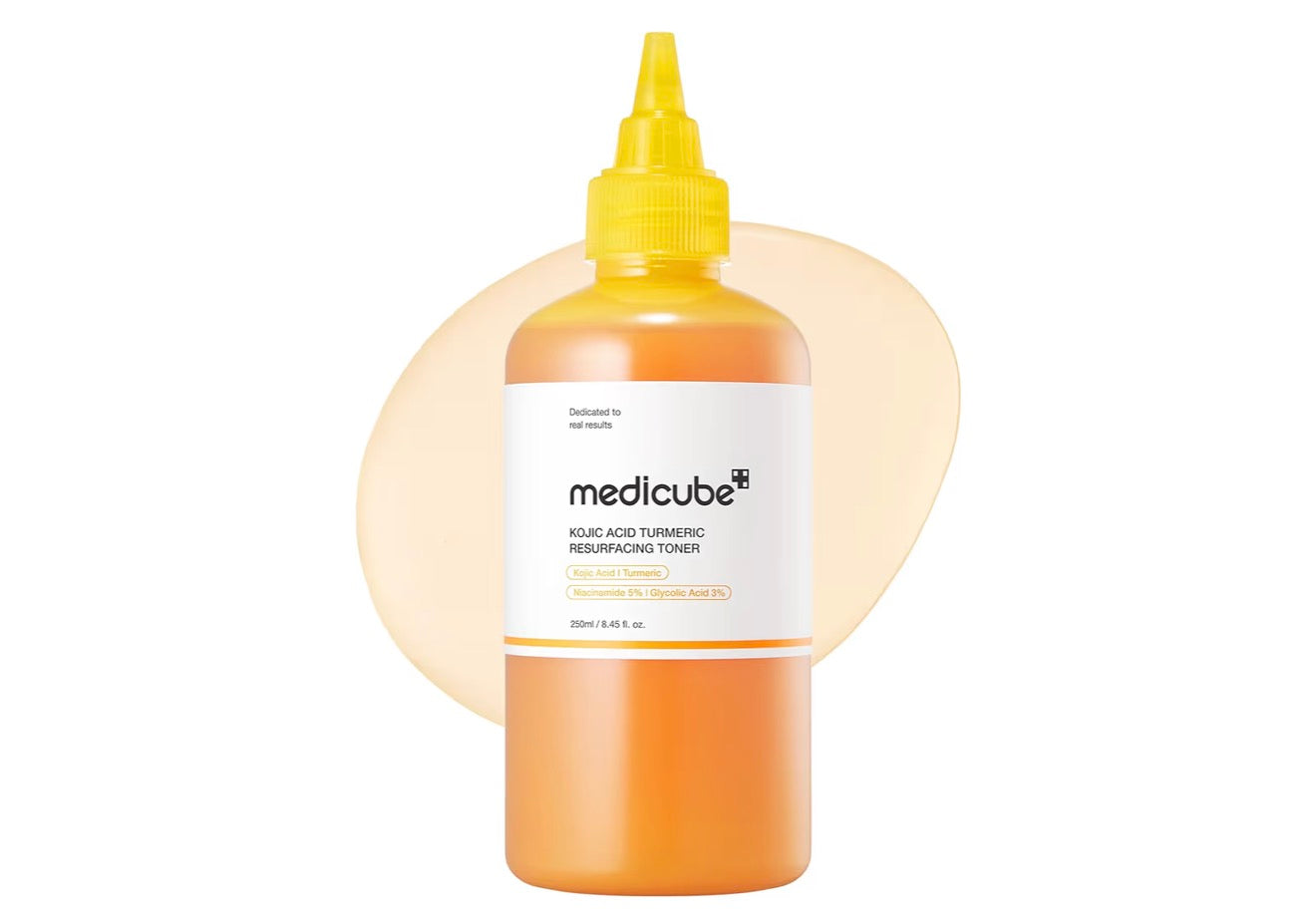 MEDICUBE Kojic Acid Turmeric Smoothing Toner Tónico Exfoliante Iluminador Para Rostro Y Cuerpo 250 ml