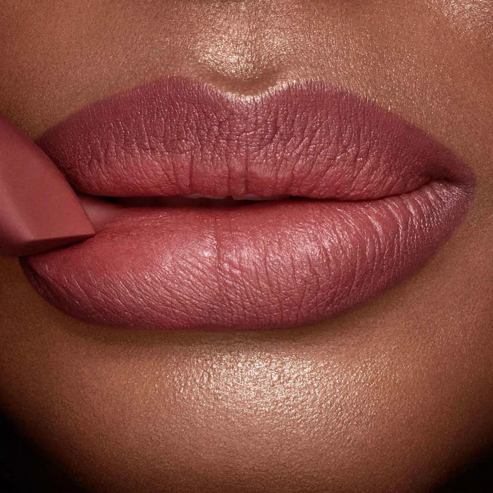 Bajo Pedido - Charlotte Tilbury Matte Revolution Hydrating Lipstick | Labial Mate Hidratante de Larga DuraciónBajo Pedido - Charlotte Tilbury Matte Revolution Hydrating Lipstick | Labial Mate Hidratante de Larga Duración
