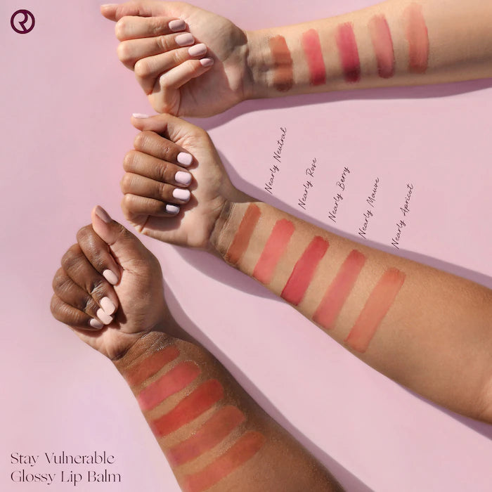 Rare Beauty by Selena Gomez Stay Vulnerable Glossy Lip Balm — Bálsamo Labial Con Brillo Hidratante y Color Suave