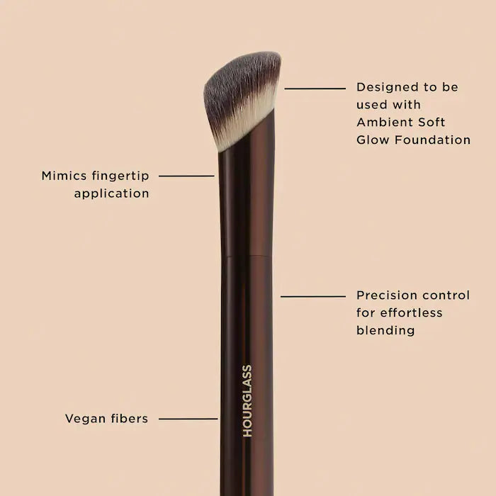 BAJO PEDIDO - Hourglass Ambient Soft Glow Foundation Brush — Brocha Profesional para Base con Acabado Luminoso