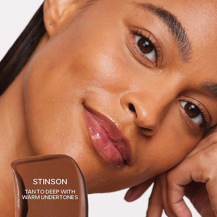 Saie Dew Bronze Soft-Focus Sculpting Liquid Bronzer — Bronceador Líquido Con Acabado Natural Y Efecto Suave Difuminado Tono Stinson