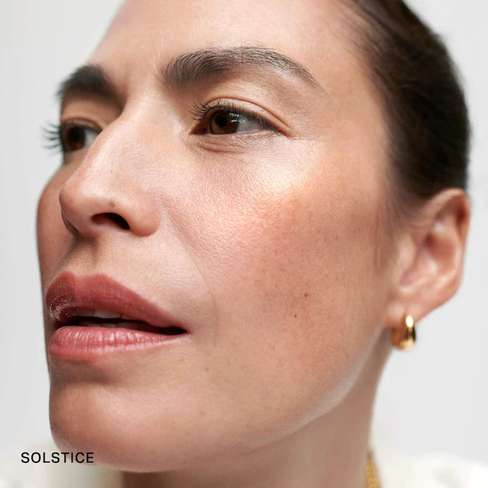 BAJO PEDIDO - MERIT Day Glow Dewy Highlighting Balm | Iluminador