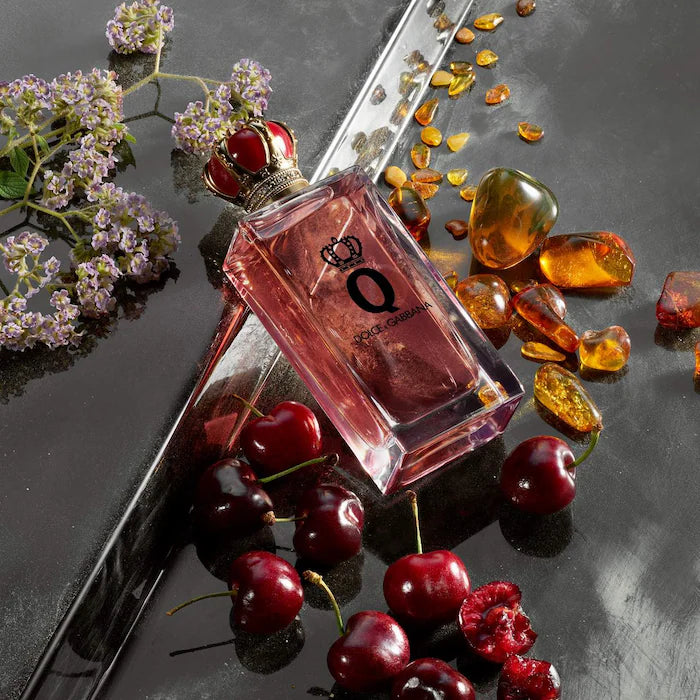 BAJO PEDIDO - Dolce & Gabbana Q Eau de Parfum Intense with Dark Cherry & Amber — Perfume Femenino Intenso Con Cereza Oscura Y Ámbar