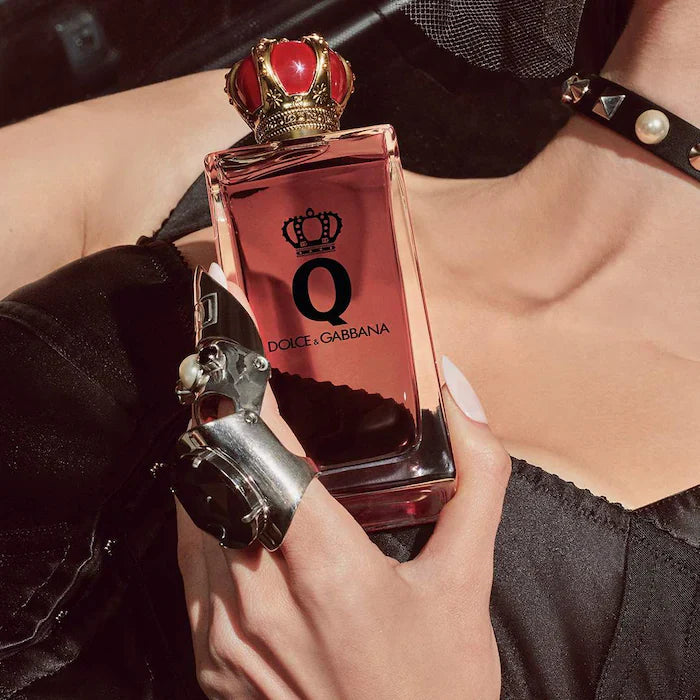SALE  BAJO PEDIDO - Dolce & Gabbana Q Eau de Parfum Intense with Dark Cherry & Amber — Perfume Femenino Intenso Con Cereza Oscura Y Ámbar